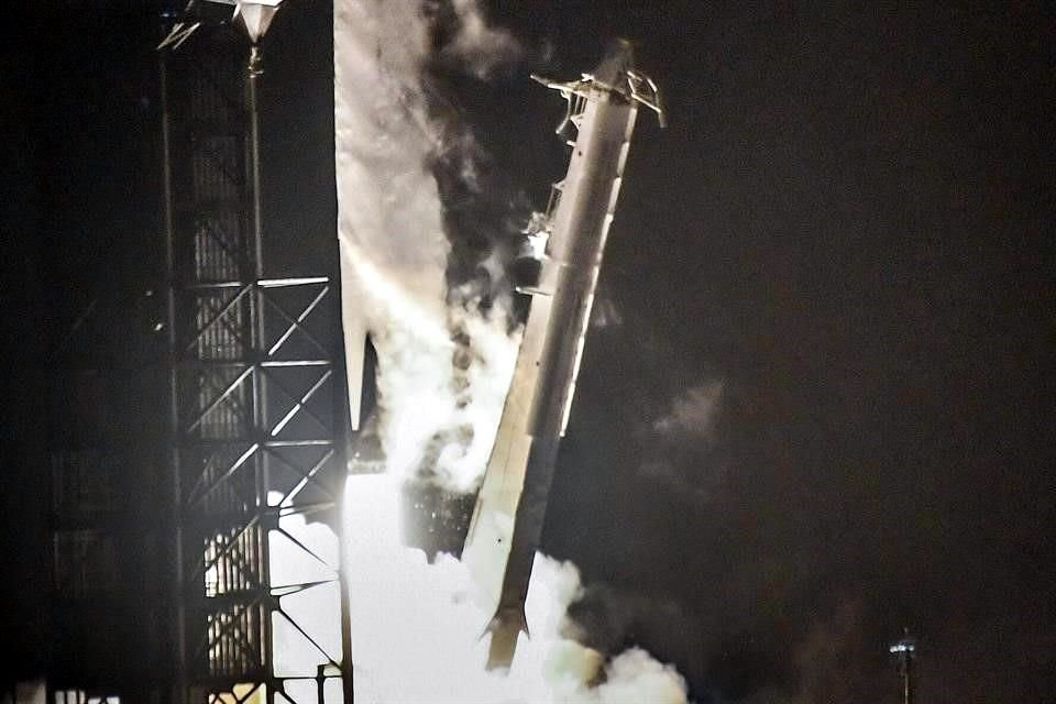 El cohete de SpaceX Falcon 9 despegó adesde el Kennedy Space Center en Florida.