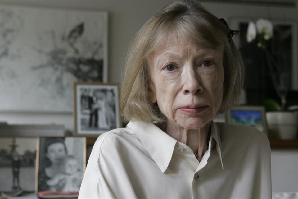 Didion, de 87 años y conocida por sus penetrantes ideas y su discreto glamour, murió en su casa en Manhattan a causa de la enfermedad de Parkinson, indicó el periódico.