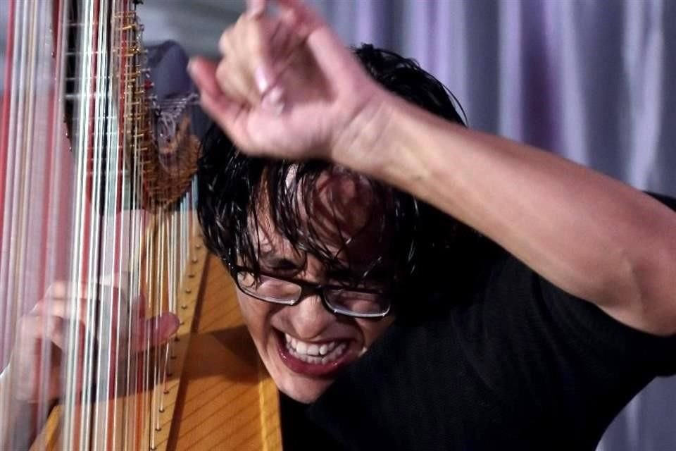 El arpista César Secundino nació en Torreón en 1985; resultó triunfador en 2018 en The World Harp Competition, en Holanda.