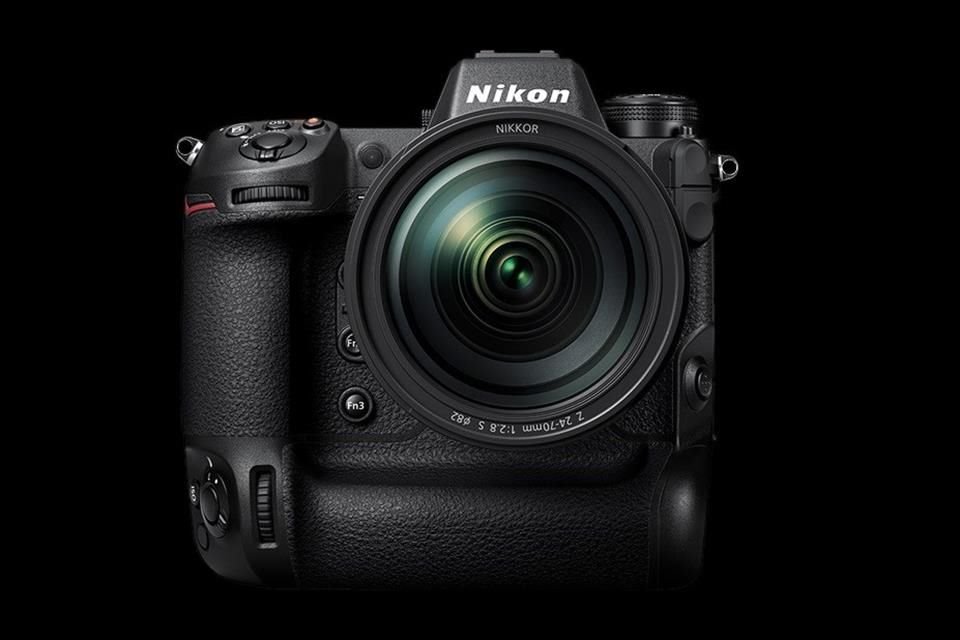 La cámara Nikon Z 9 tiene un cuerpo 20 por ciento más compacto que la D6 y su peso es de aproximadamente 1.34 kilos.