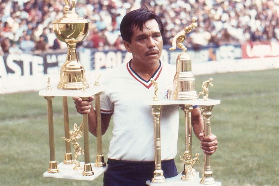 Villegas ganó múltiples trofeos con el Guadalajara.