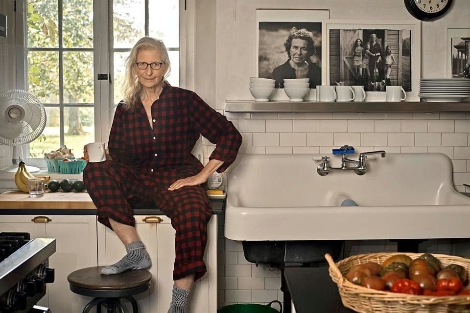 Annie Leibovitz publica Wonderland, una antología de sus imágenes de moda, que reflejan su sello: la puesta en escena y uso de la luz.