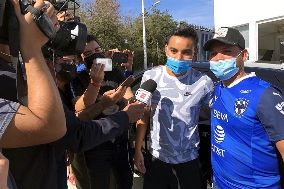 Carlos Rodríguez convivió con aficionados en lo que podría ser su último día como rayado.