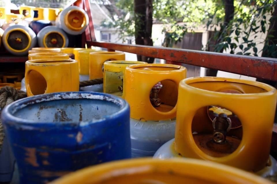 Il leader del sindacato del gas Enrique Medrano è stato rilasciato dopo che non sono state trovate prove del suo coinvolgimento nello spaccio di droga; il sindacato nazionale dei lavoratori del gas (GNG) ha annullato lo sciopero.