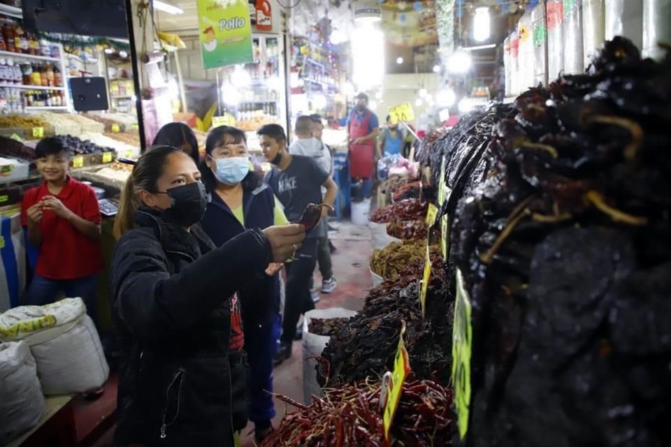 Locatarios de la Merced destacaron la mejoría en materia económica que tuvieron esta Navidad, pues sí hubo clientes en sus pasillos, a diferencia del año pasado.