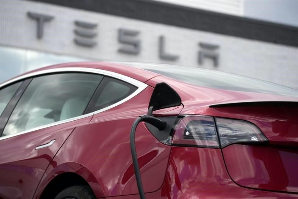 Tesla solucionará las fallas sin costo alguno, de acuerdo con la compañía.