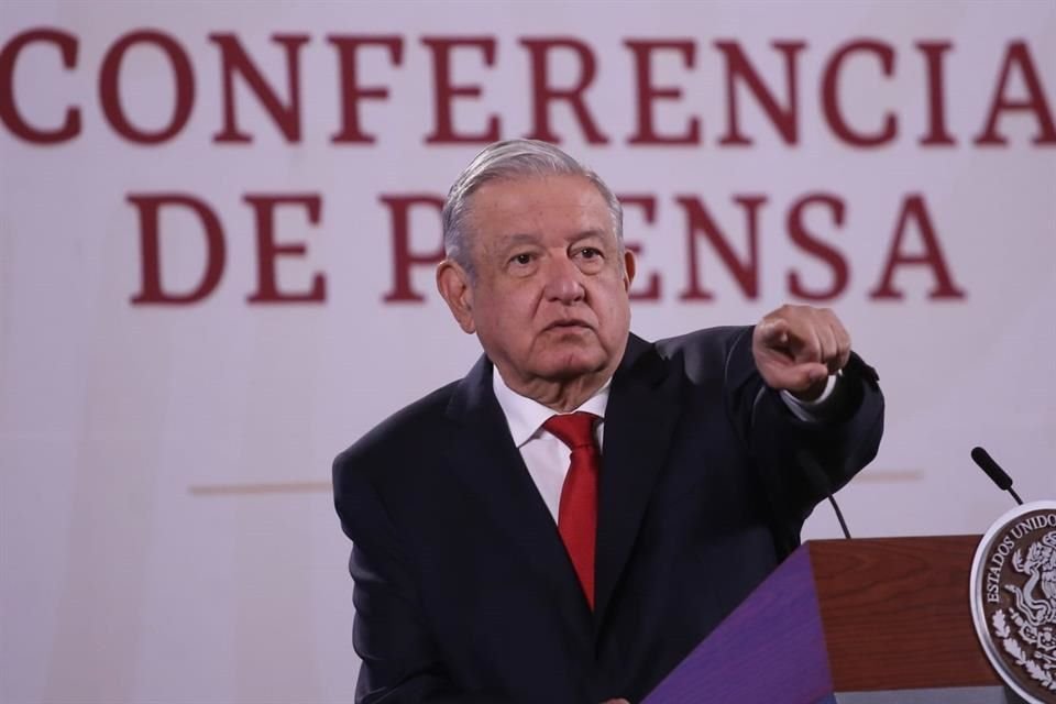 Andrés Manuel López Obrador en conferencia.