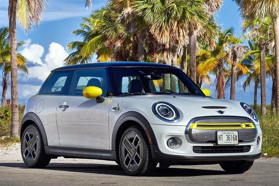 MINI Cooper SE puede alcanzar de 0 a 100 km/h en 7.3 segundos.