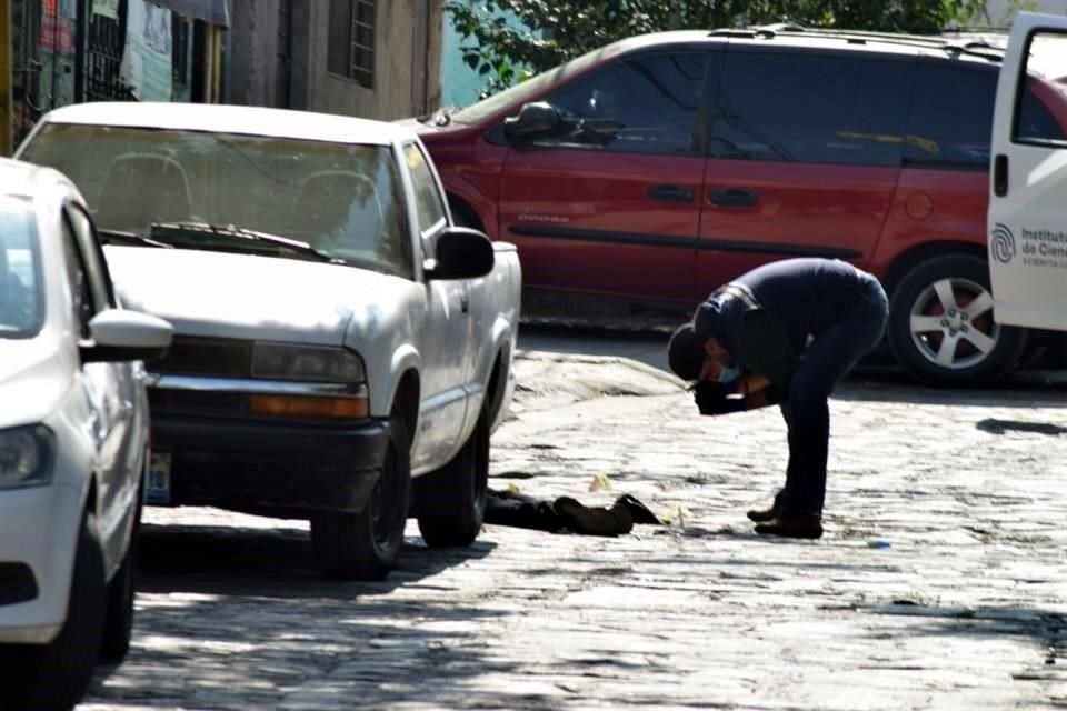 El crimen fue reportado a las 12:30 horas, sobre la Calle José Figueroa, entre Andrés Tamayo y 18 de agosto.