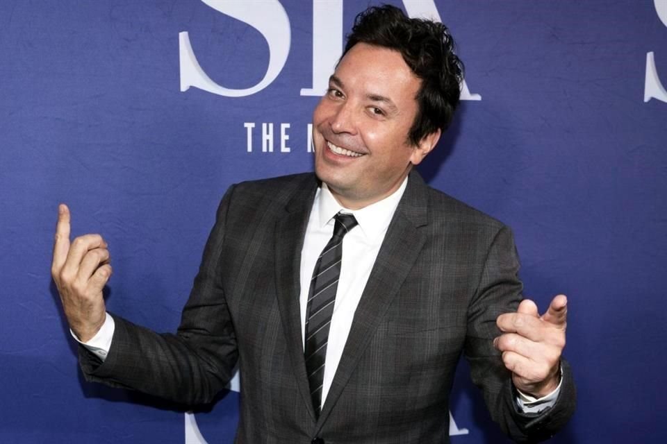 En su cuenta de Instagram, el conductor y comediante Jimmy Fallon dijo que dio positivo a Covid-19 antes de Navidad; ya se encuentra estable.