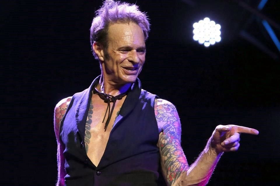 El rockero David Lee Roth, ex líder de Van Halen, canceló los últimos shows de su gira de despedida en Las Vegas, por miedo a la Covid-19.