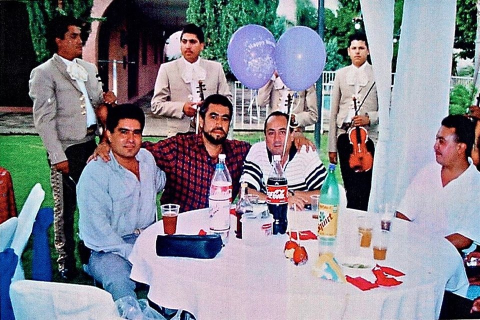 Luis Valencia, Armando Valencia Cornelio y Guillermo Moreno Ríos, durante una reunión realizada en Jalisco.