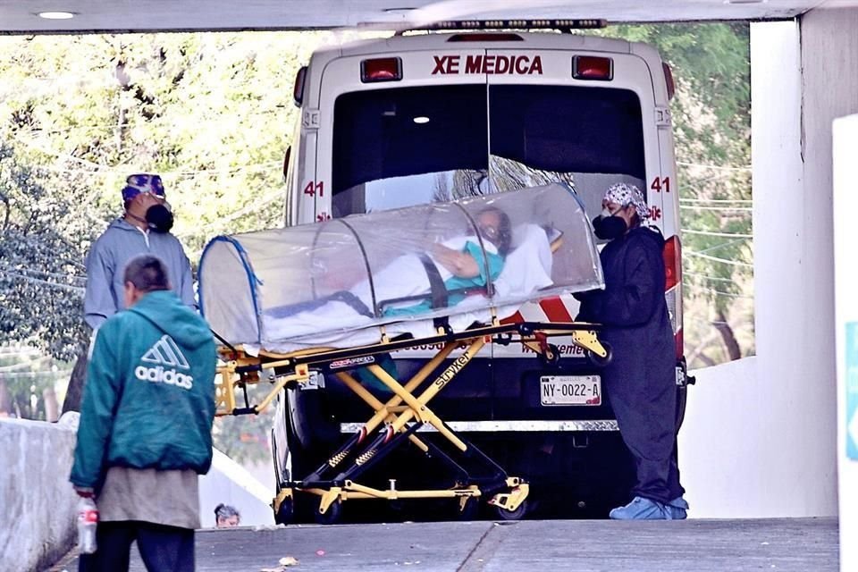 De 130 pacientes con Covid hospitalizados hasta ayer en CDMX, 99 no tienen ningún tipo de vacuna, un 76%, según autoridades locales.