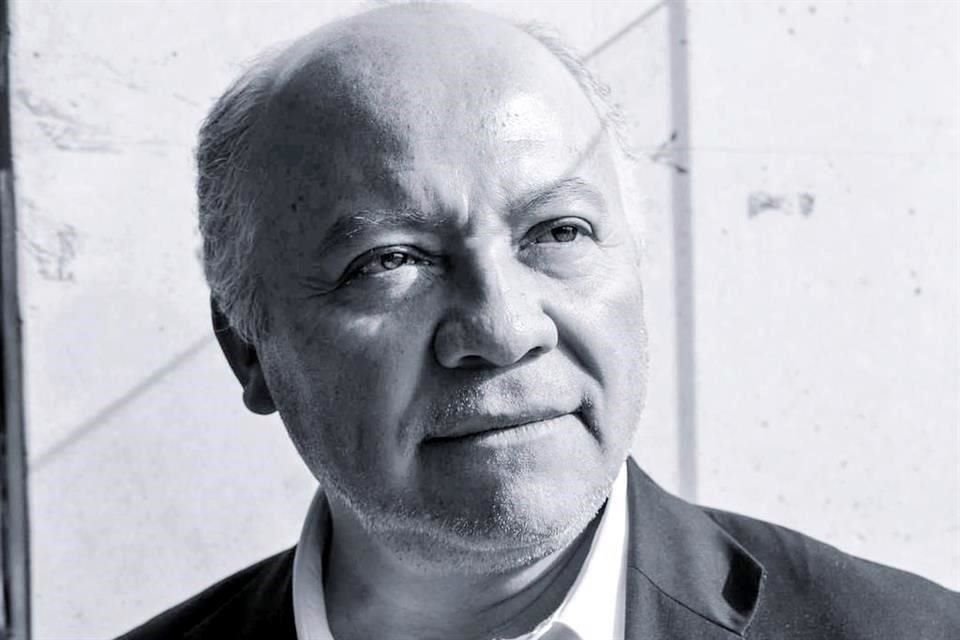 El poeta Eduardo Cerecedo fue profesor de Literatura en la Facultad de Estudios Superiores Iztacala y en los Faros de Oriente y Cuautepec.