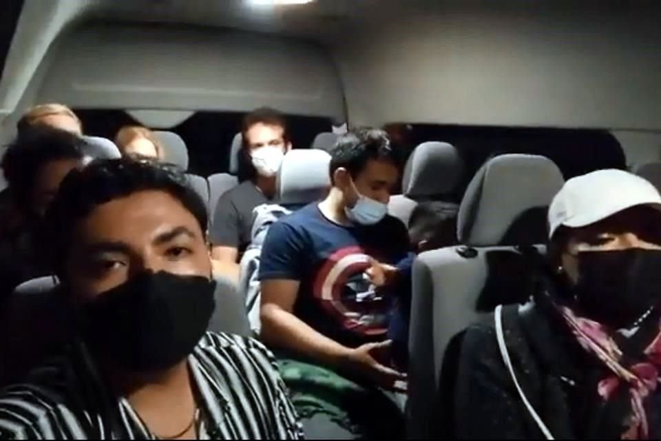 Decenas de viajeros que se dirigían a San Cristóbal de las Casas, en Chiapas, fueron retenidos por habitantes de Oxchuc.