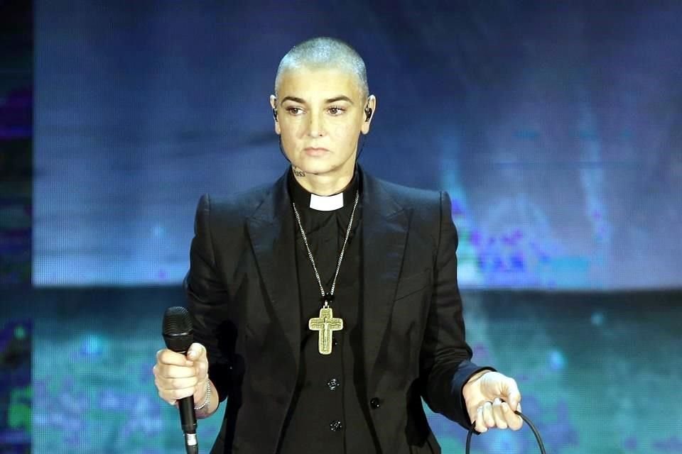 La cantautora irlandesa Sinead O'Connor está devastada por el suicidio de su hijo Shane, incluso se ha internado en el hospital