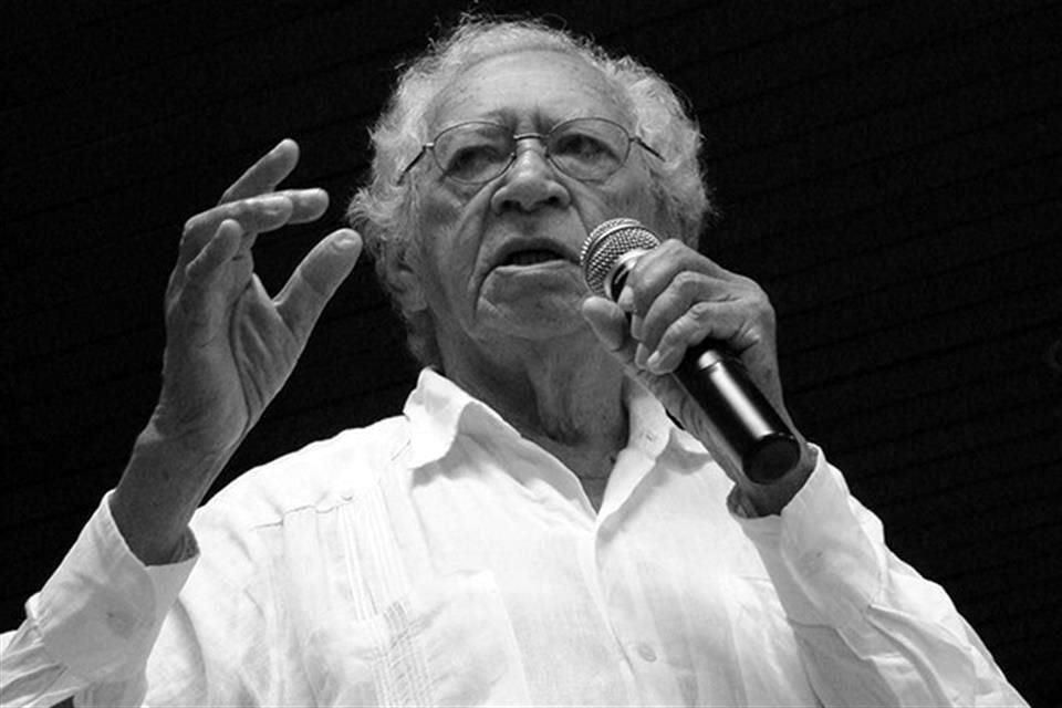 El poeta Thiago de Mello, considerado un referente de las letras brasileñas, falleció este viernes a los 95 años.