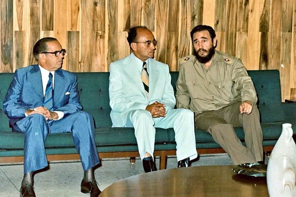 En una visita a Cuba, en 1975, el entonces Mandatario se reunió con el líder de la Revolución cubana Fidel Castro.