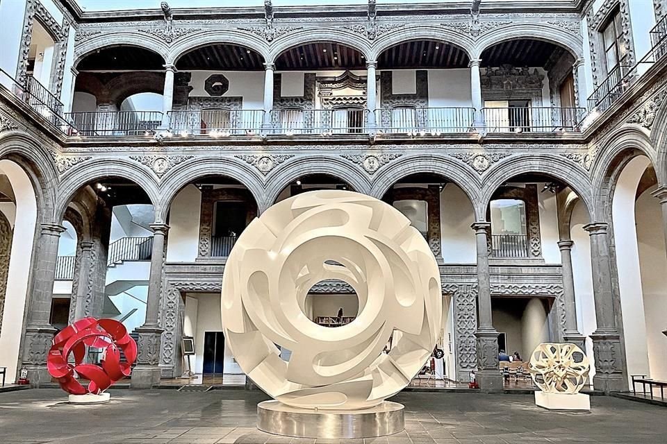 El antiguo Palacio de Iturbide, edificio del barroco novohispano ubicado en el Centro Histórico de CDMX, es sede de Fomento Cultural Banamex y ofrece exposiciones temporales y recorridos.