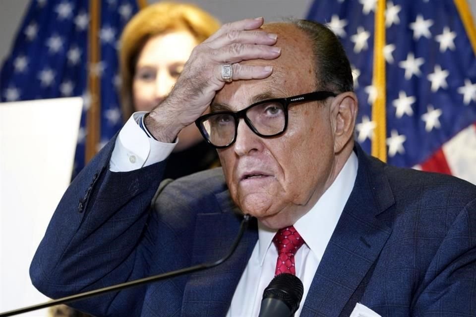 El abogado de Trump, Rudy Giuliani, deberá decidir si responde o no al llamado del Congreso.