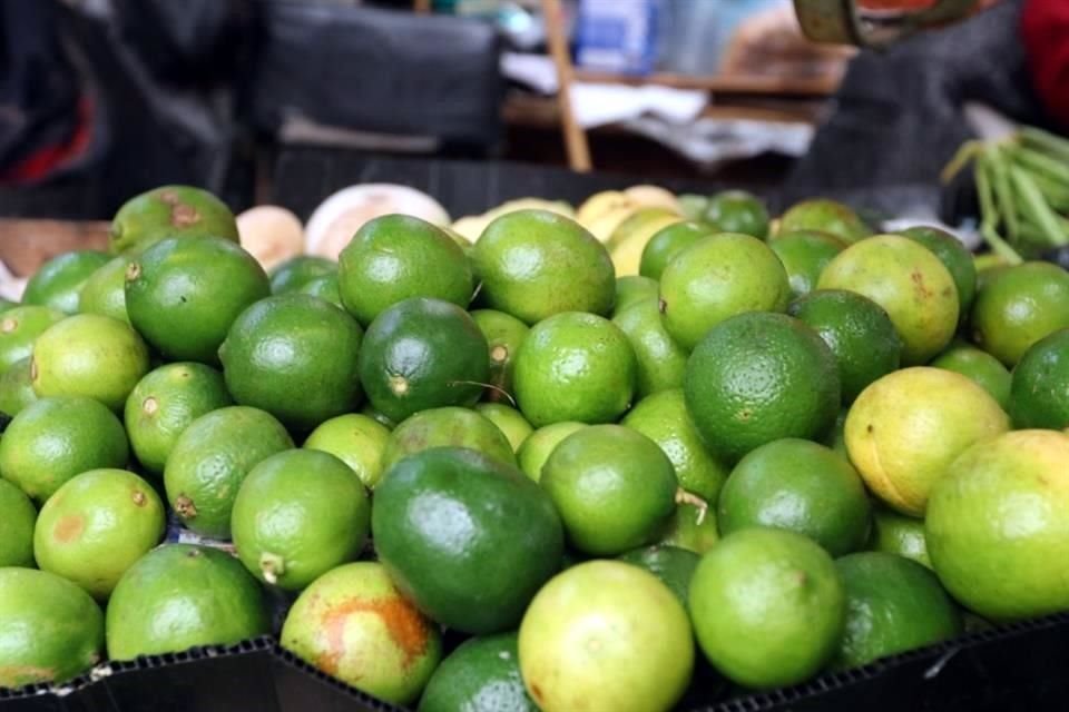 En algunos productos agropecuarios, el pago por derecho de piso ha elevado el precio del algunos alimentos. En Michoacán la delincuencia organizada cobra a productores de limones para que puedan vender este cítrico.