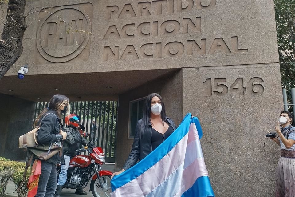 Mujeres trans, que han sido blancos constantes de declaraciones discriminatorias de Rangel y Quadri, pidieron a los diputados abstenerse de propagar discursos de odio.