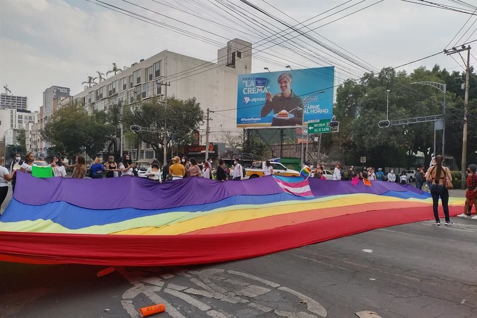 Los inconformes bloquearon la Avenida Coyoacán y Eje 8 Sur desde las 14:00 horas, y luego de media hora una comisión entró a las instalaciones para establecer una mesa de trabajo.