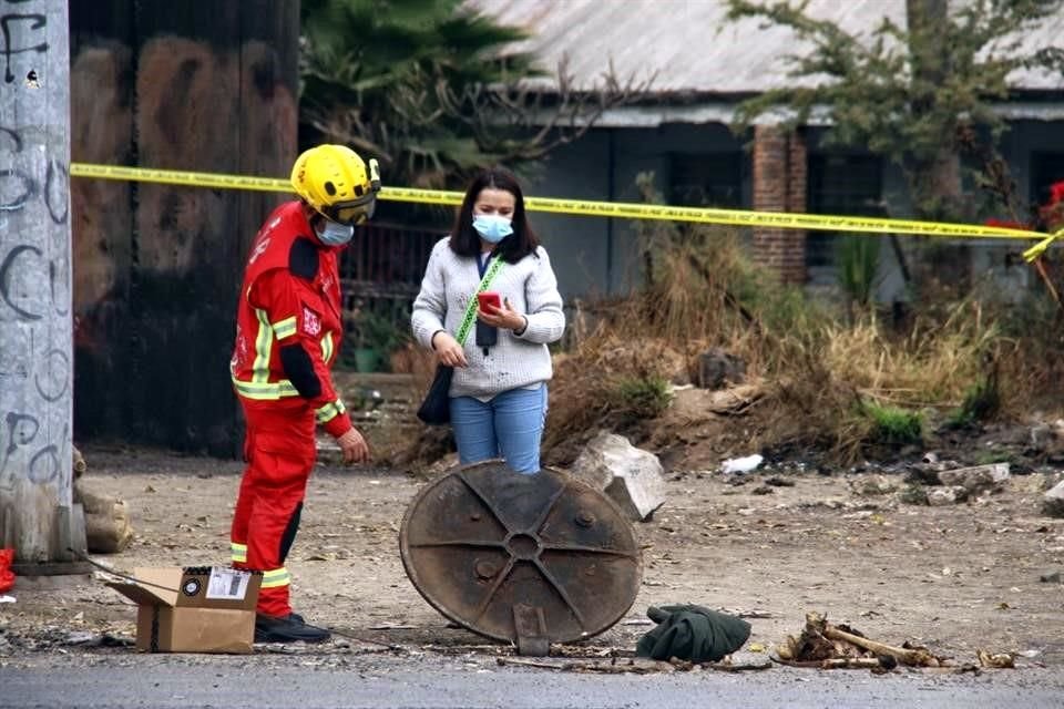 Un hombre fue encerrado dentro de un registro de la CFE, en cuyo interior había restos humanos.