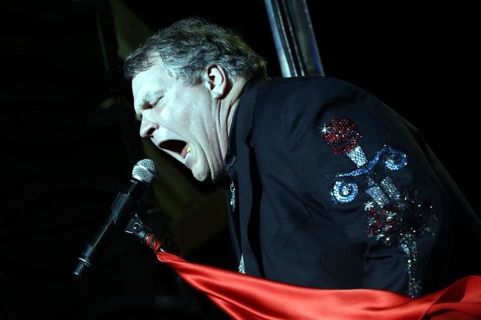 La leyenda de rock Meat Loaf, intérprete de himnos como 'Paradise By the Dashboard Light', murió  a los 74 años.