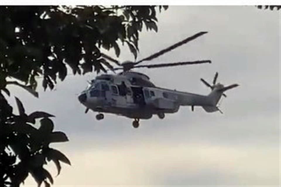 Un helicóptero de las fuerzas federales descendió en un club de golf de los cruces de Gaviotas y Albatros, según publicaciones que hicieron ciudadanos en redes sociales.