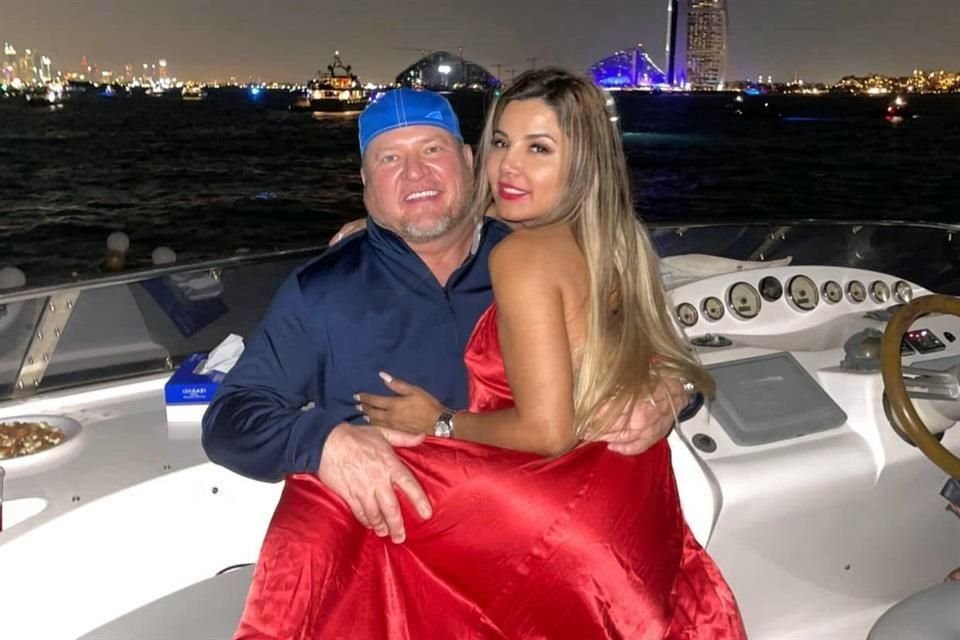 Bubba Saulsbury es un empresario texano con el que la actriz y cantante tiene una relación.