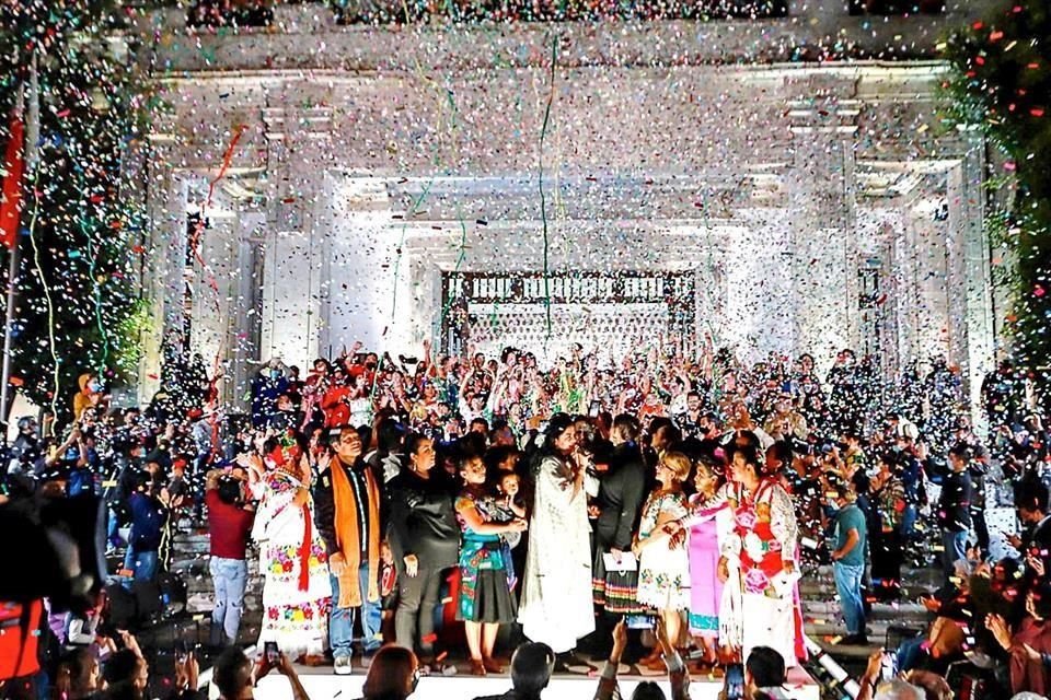 El desfile se realizó en la Residencia de Los Pinos, actual centro cultural.