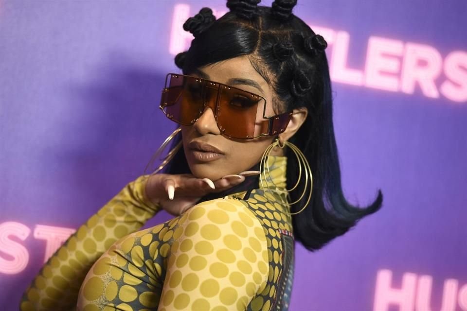 Cardi B triunfó en la demanda por difamación contra la Youtuber Latasha Kebe y recibe 1,25 mdd en daños por parte de un jurado federal.