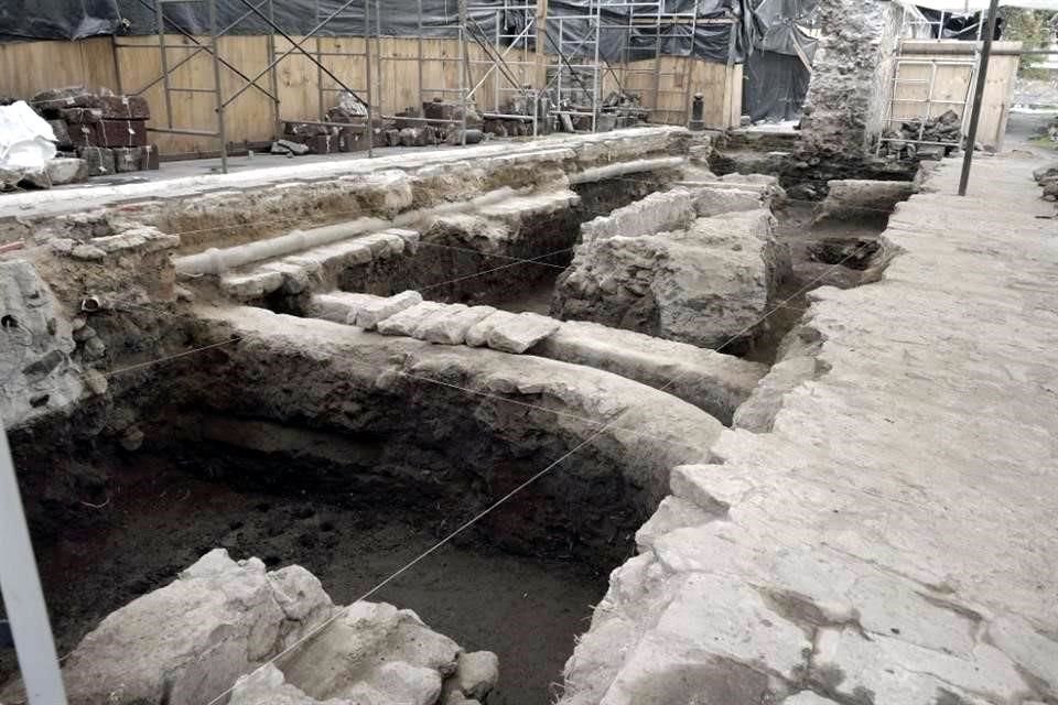 El sistema hidráulico consta de canales de diversos tamaños y una caja de agua.