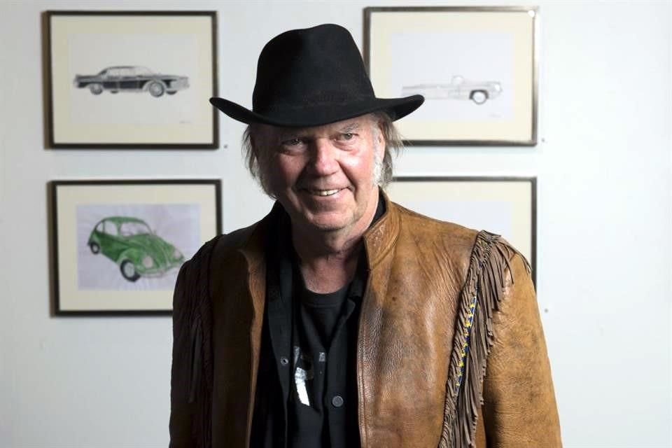 La música de Neil Young se retira de Spotify, tras un ultimátum que le dio a la plataforma para retirar al podcaster antivacunas Joe Rogan.