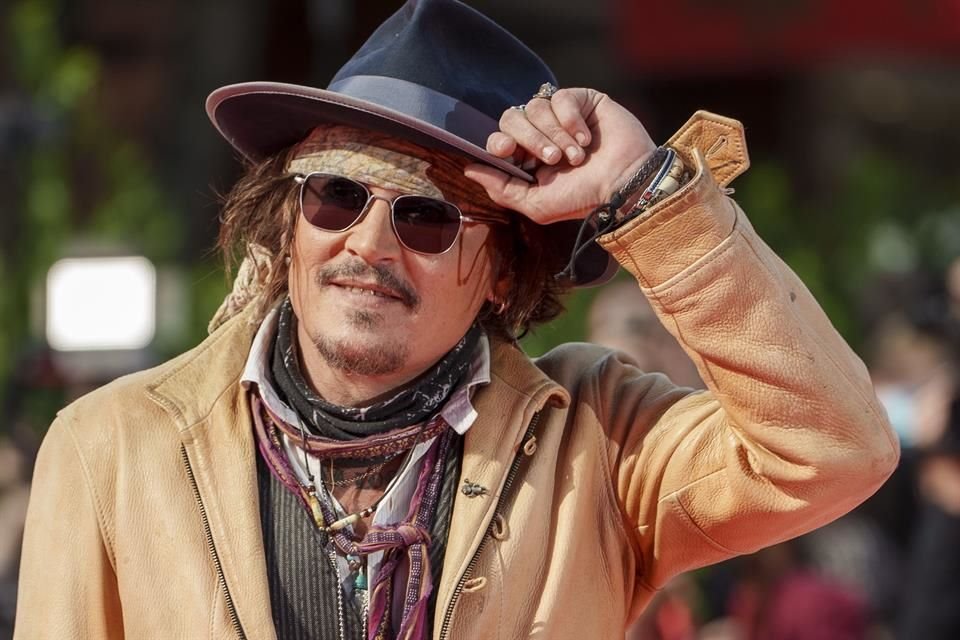 Johnny Depp anunció que venderá sus obras de arte personales como gráficos digitales y las ganancias las donará a organizaciones benéficas.