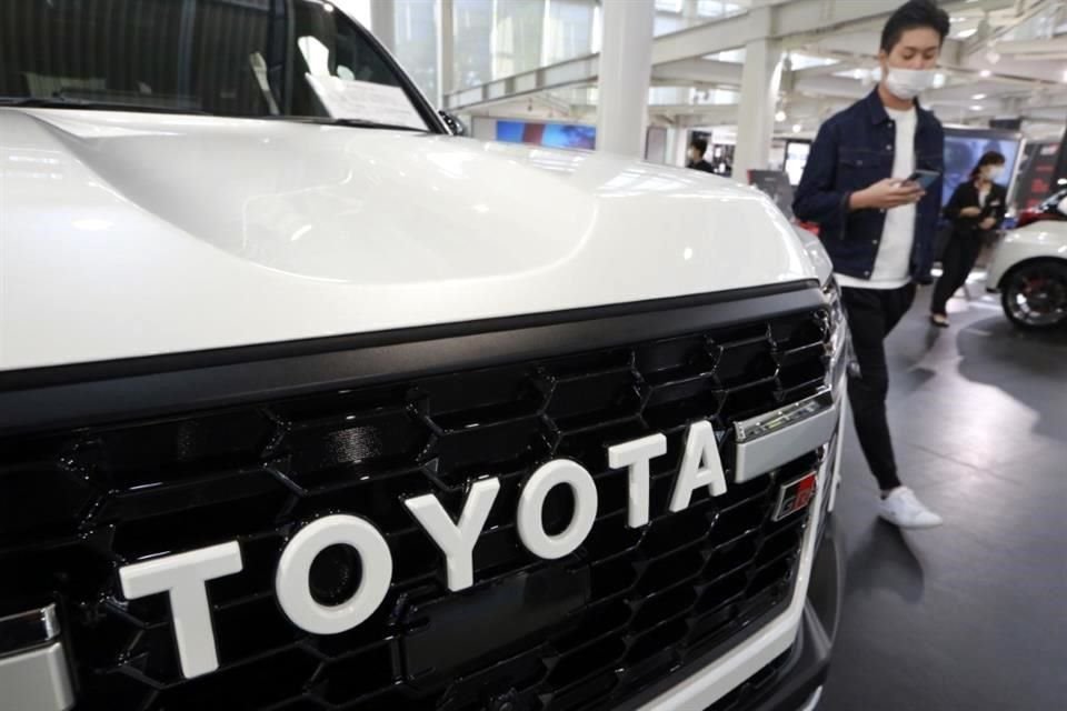 El japonés Toyota vendió 10.5 millones de vehículos en 2021.