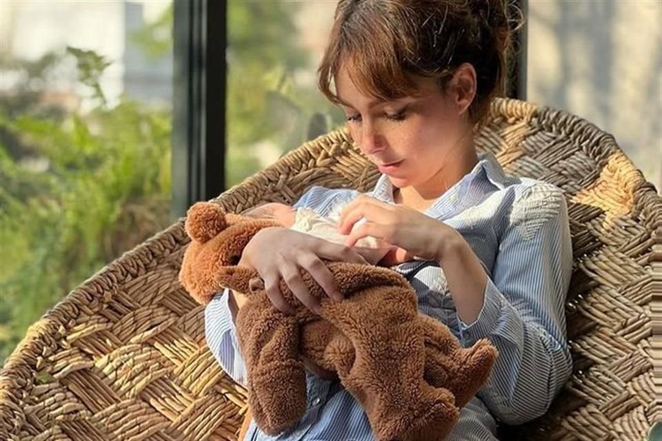 Natalia Téllez publicó esta imagen para anunciar que dio la bienvenida a su bebé.