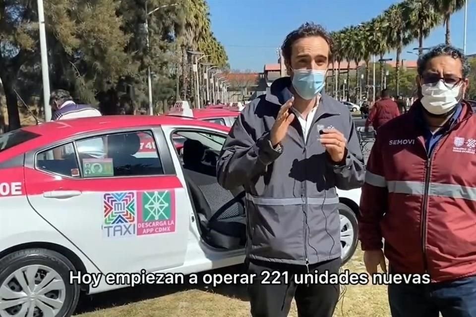 Andrés Lajous, titular de la Semovi, presentó las nuevas unidades en Ciudad Deportiva , como parte del programa de Sustitución de Taxi 2021.