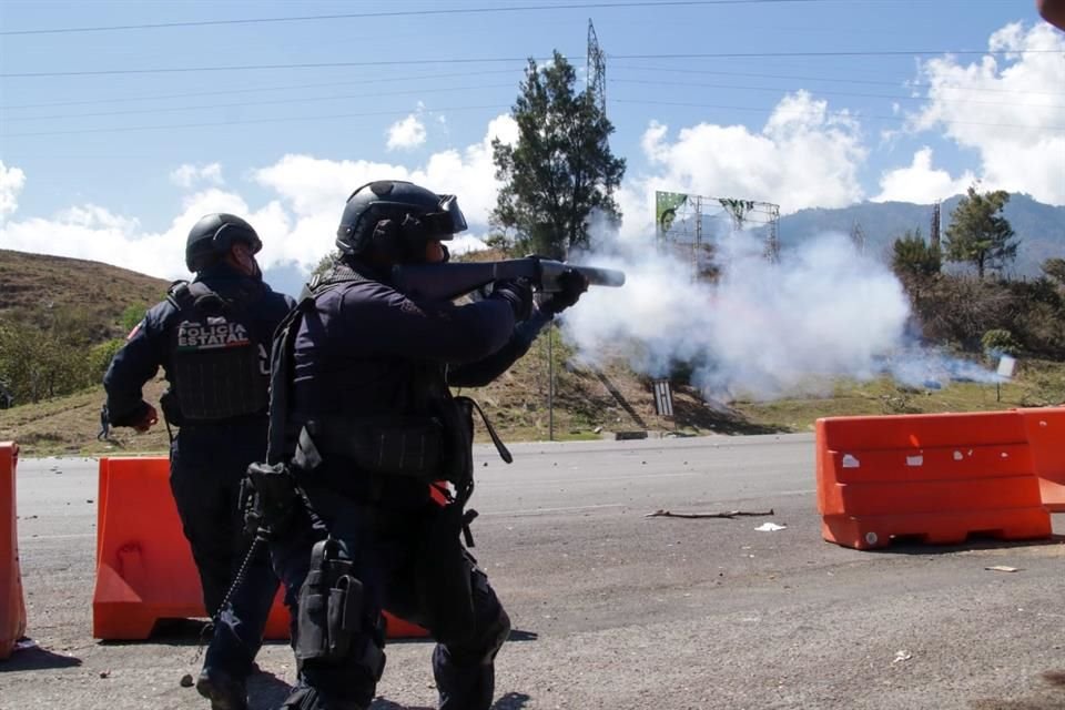 Guardias nacionales dispararon gases lacrimógenos.