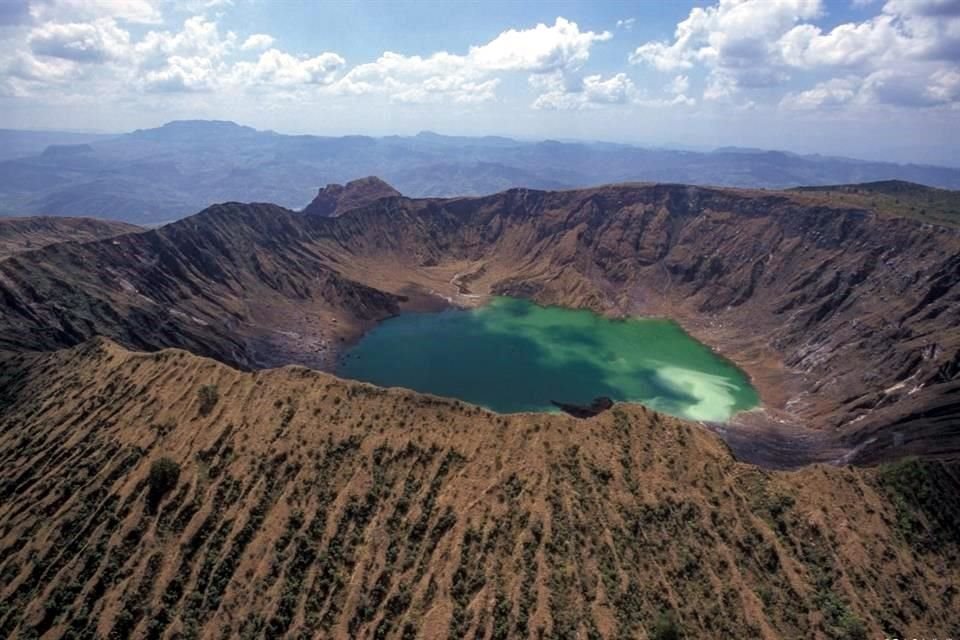 Schalkwijk expone actualmente la muestra 'Paisajes de agua' en la galería del Seminario de Cultura Mexicana, donde reúne 24 fotografías tomadas a lo largo de sus viajes.
