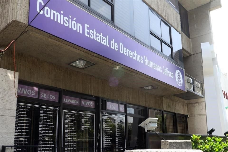 La CEDHJ investiga el caso de los 12 reos que fueron encontrados amarrados a pupitres en marzo en el Reclusorio de Sentenciados. 