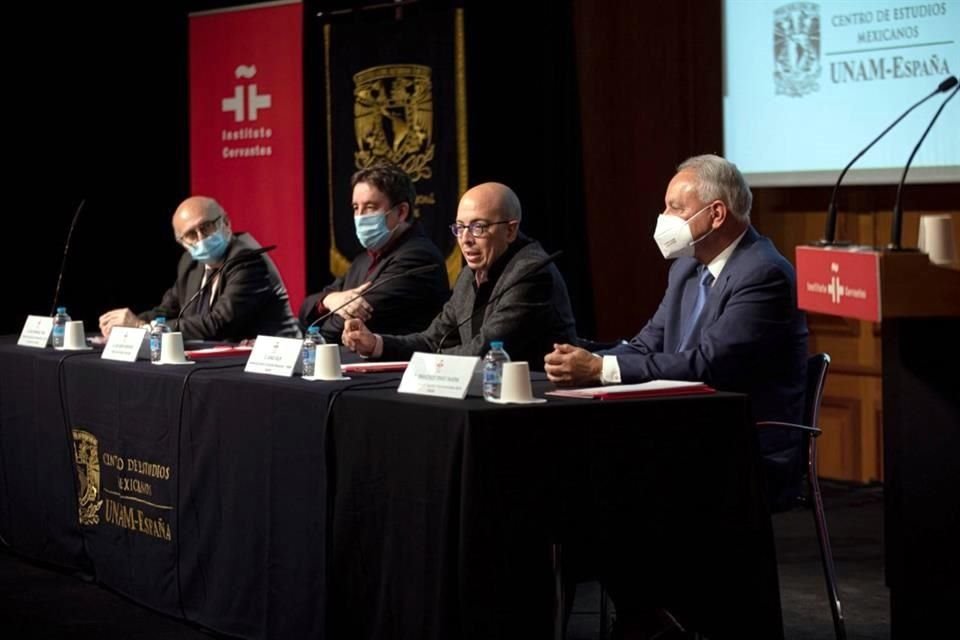 En una ceremonia llevada a cabo en el Instituto Cervantes de Madrid, este lunes se formalizó la llegada del escritor como director del Centro de Estudios Mexicanos (CEM) UNAM-España.