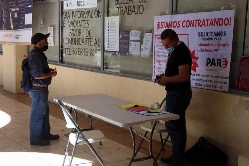 Del total de empleos generados en enero ante el IMSS, 86.9 por ciento, un millón 618 mil 424, son trabajos permanentes, mientras que 242 mil 735, es decir, 13.1 por ciento, son empleos eventuales.