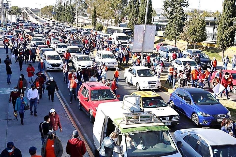 Hidalgo. Maestros del SNTE han salido a las calles a protestar por los incumplimientos de pagos.