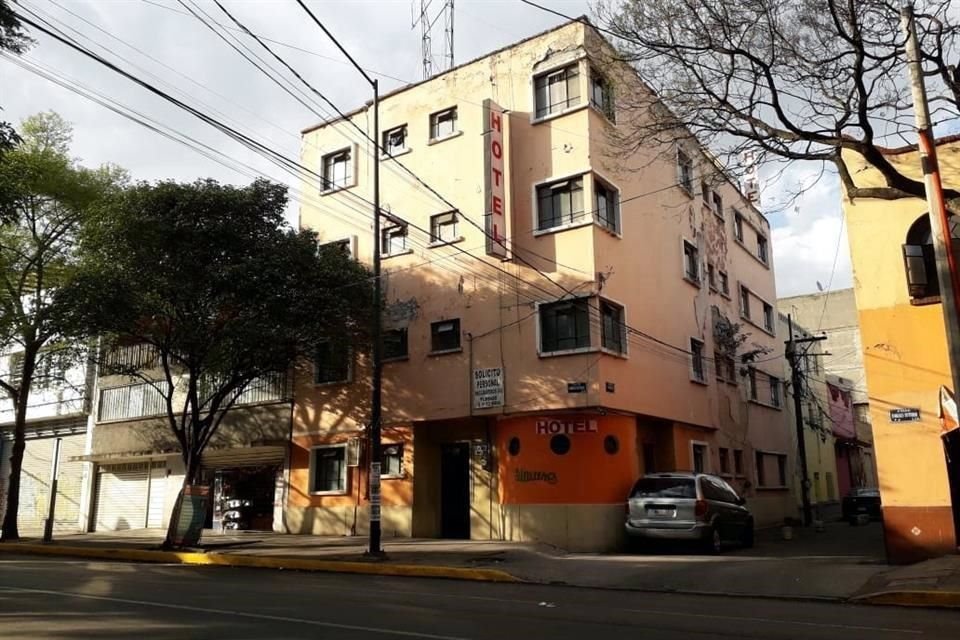 Un hombre de la tercera edad falleció -al parecer por causas naturales- al interior del Hotel Taxco, ubicado sobre Lorenzo Boturini, Colonia Obrera.