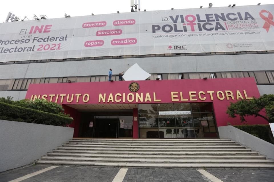 Los contendientes por una candidatura tienen hasta el 13 de febrero para entregar sus reportes o serán sancionados.