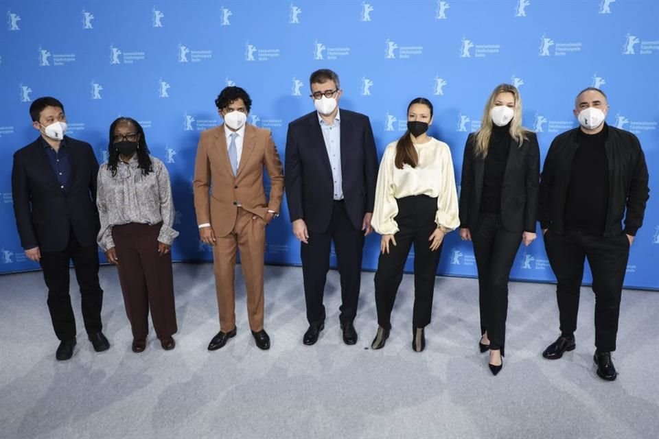 El jurado del evento, compuesto por Ryusuke Hamaguchi, Tsitsi Dangarembga, M. Night Shyamalan, Said Ben Said, Anne Zohra Berrached, Connie Nielsen y Karim Ainouz, se encontró previo a la alfombra.