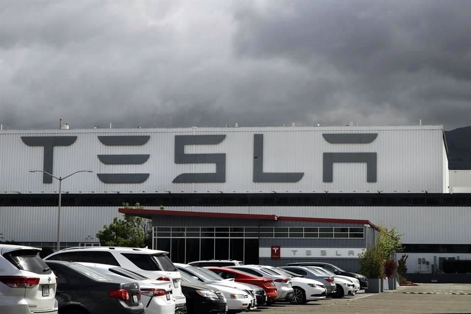 Los actos racistas de los que se acusa a Tesla se habrían llevado a cabo en en su instalación del Área de la Bahía de San Francisco, donde se hace gran parte de sus vehículos de moda.