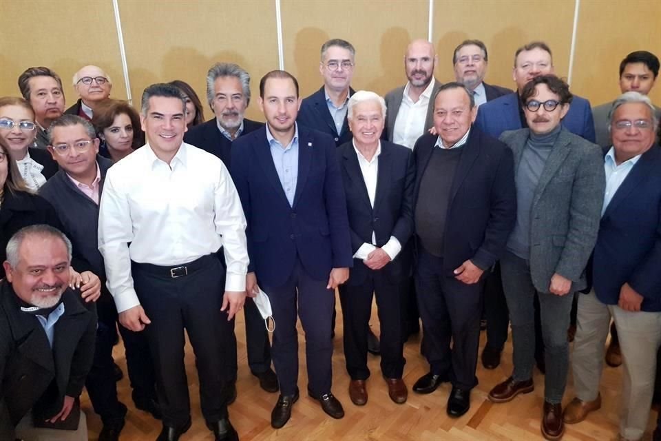 Cortés participó en un foro organizado por la agrupación Foro 21.